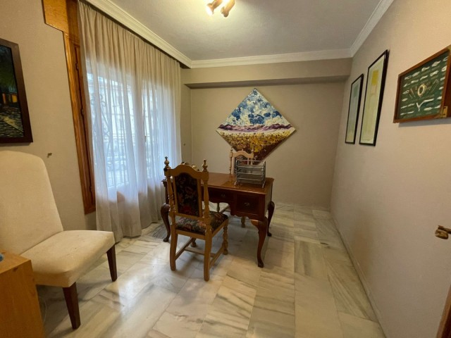 Maison mitoyenne avec 5 Chambres  à Estepona