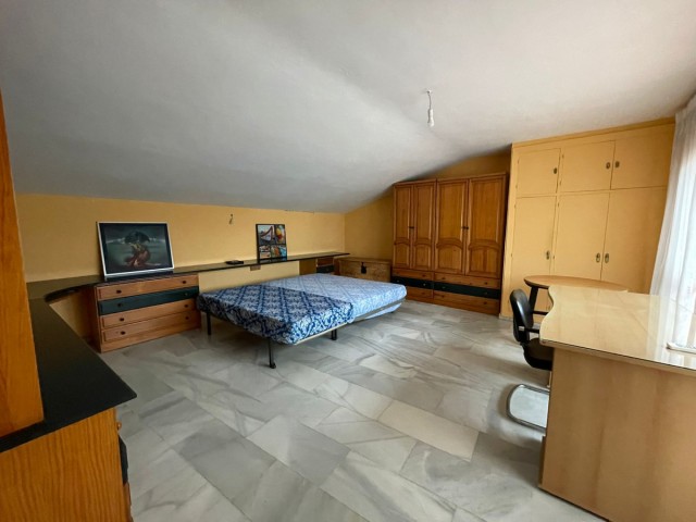 Maison mitoyenne avec 5 Chambres  à Estepona