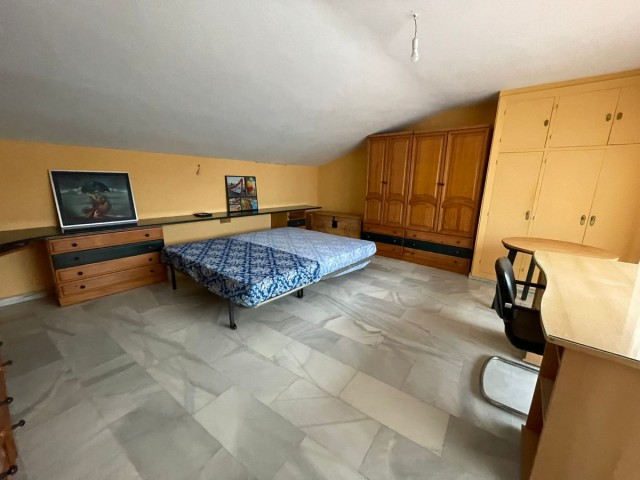 Maison mitoyenne avec 5 Chambres  à Estepona