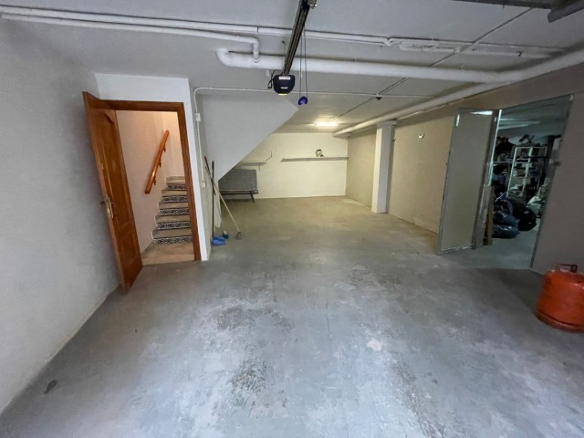 Adosado con 5 Dormitorios  en Estepona