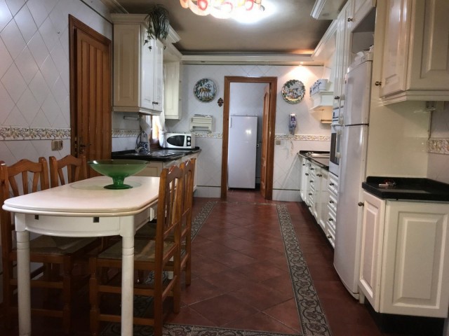 5 Bedrooms Townhouse in Estepona