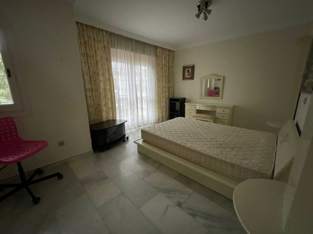 5 Bedrooms Townhouse in Estepona