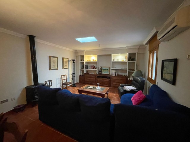 5 Bedrooms Townhouse in Estepona