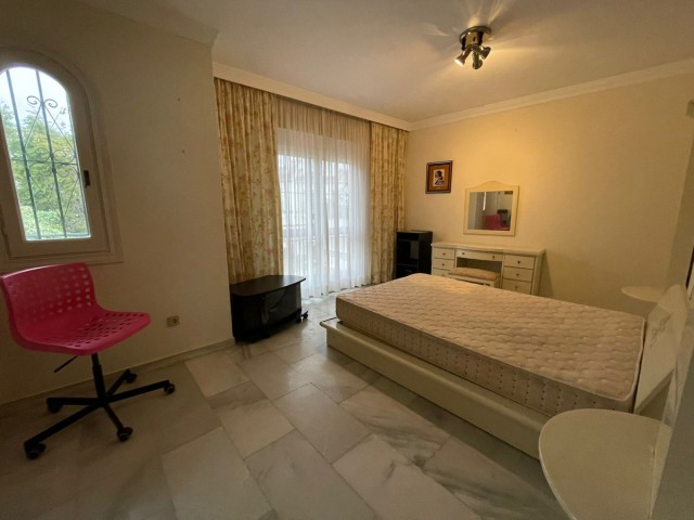 5 Bedrooms Townhouse in Estepona