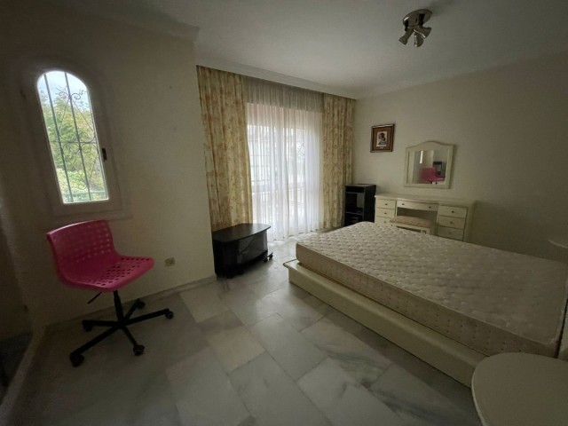 5 Bedrooms Townhouse in Estepona