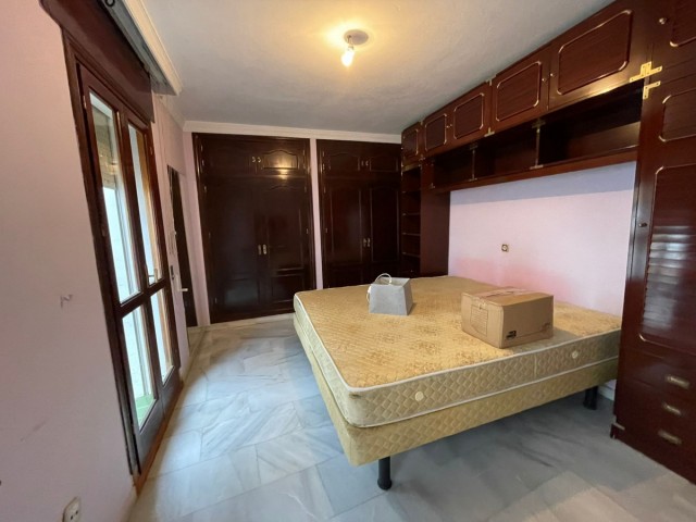 Maison mitoyenne avec 5 Chambres  à Estepona