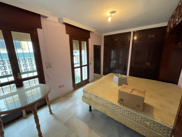 Maison mitoyenne avec 5 Chambres  à Estepona