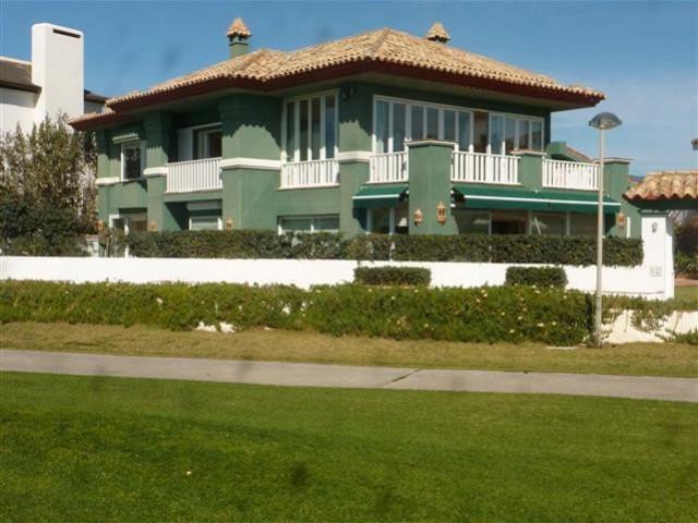 Villa con 4 Dormitorios  en Guadalmina Baja