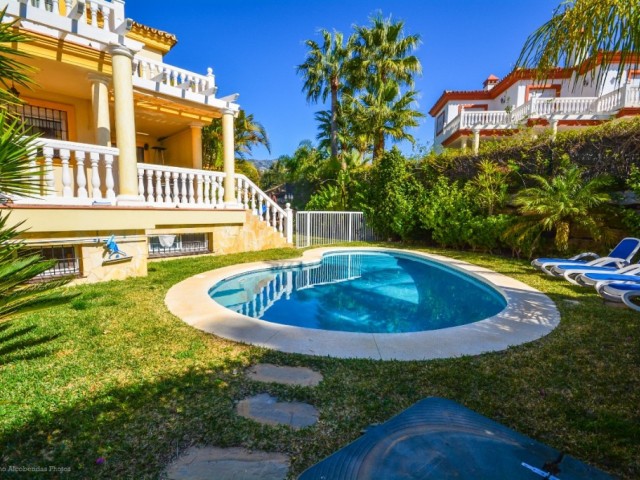 5 Bedrooms Villa in Mijas Costa