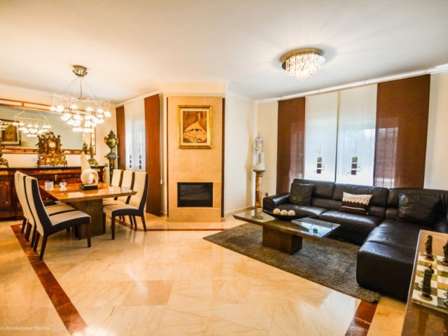 5 Bedrooms Villa in Mijas Costa