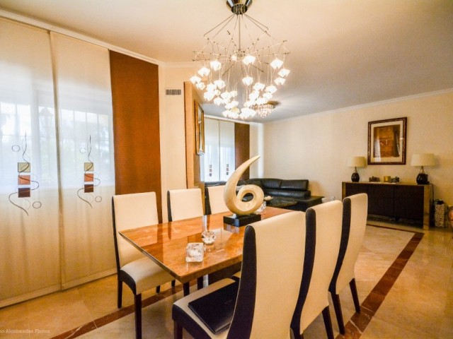 5 Bedrooms Villa in Mijas Costa