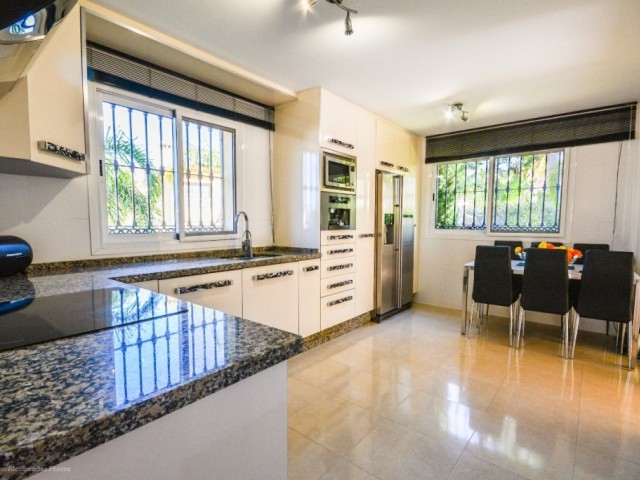 5 Bedrooms Villa in Mijas Costa