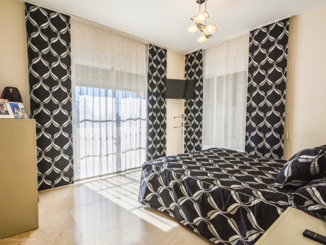 5 Bedrooms Villa in Mijas Costa