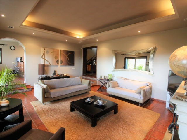 11 Bedrooms Villa in New Golden Mile