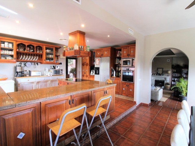 11 Bedrooms Villa in New Golden Mile