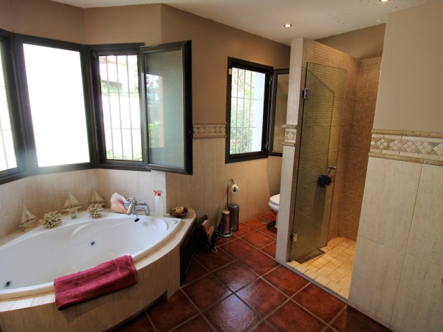 11 Bedrooms Villa in New Golden Mile