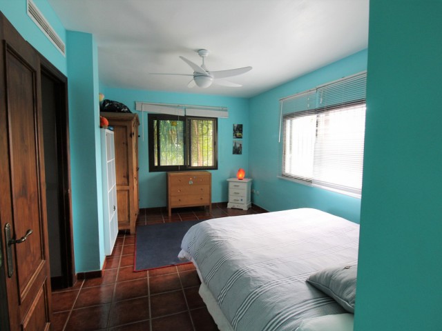 11 Bedrooms Villa in New Golden Mile