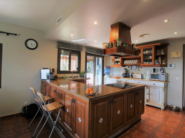 11 Bedrooms Villa in New Golden Mile
