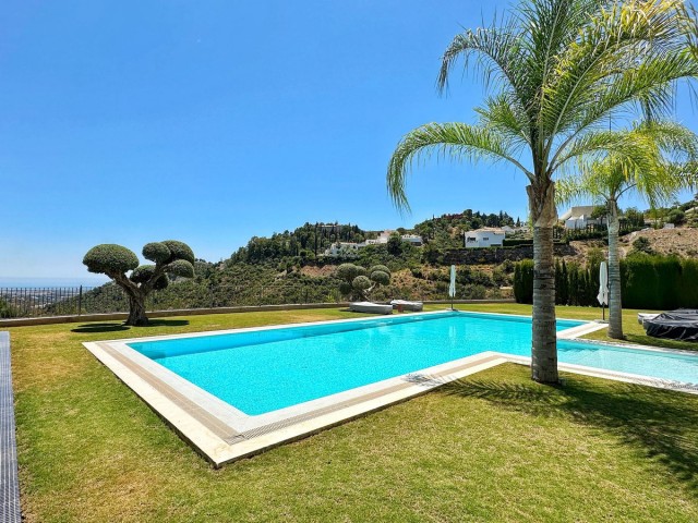 Villa con 5 Dormitorios  en El Madroñal