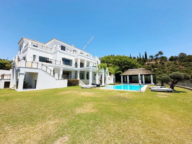 Villa con 5 Dormitorios  en El Madroñal