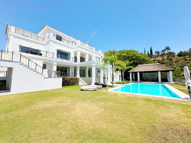 Villa con 5 Dormitorios  en El Madroñal