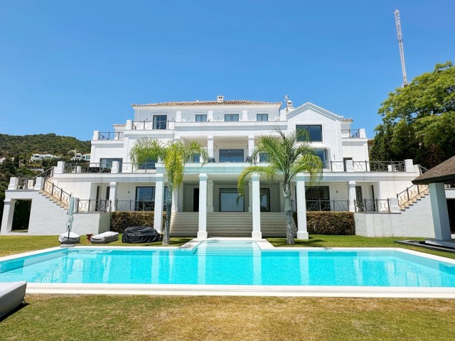 Villa con 5 Dormitorios  en El Madroñal