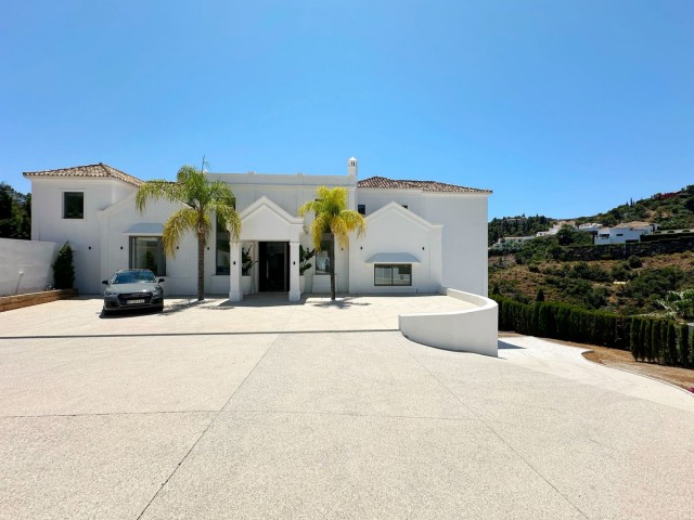 Villa con 5 Dormitorios  en El Madroñal