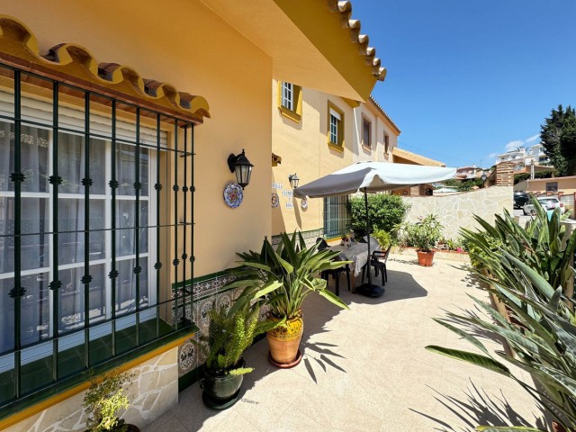 Villa con 5 Dormitorios  en El Coto