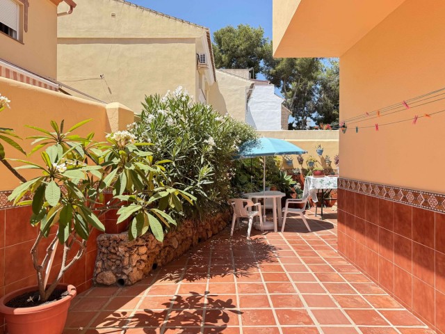 Villa con 5 Dormitorios  en El Coto