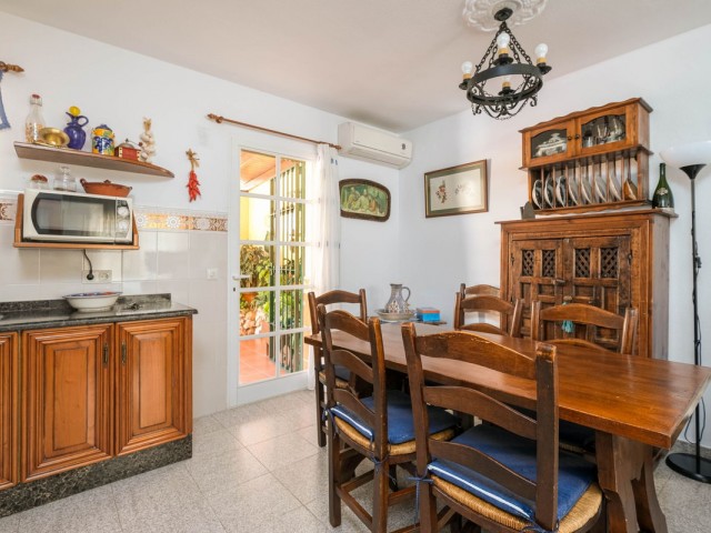 Villa con 5 Dormitorios  en El Coto