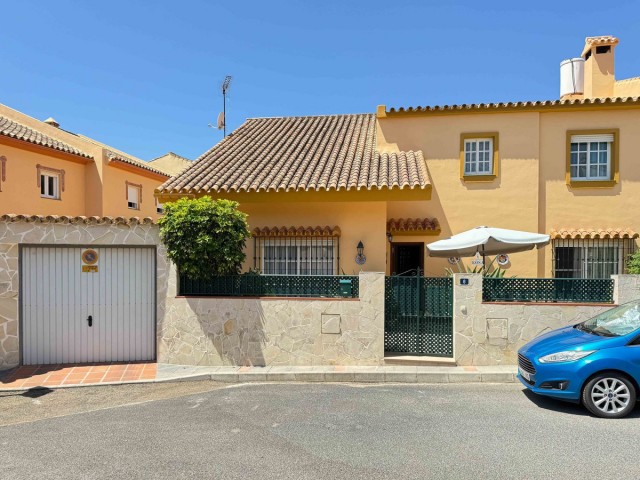 Villa con 5 Dormitorios  en El Coto