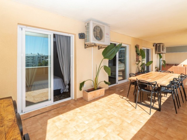 Apartamento con 4 Dormitorios  en Carvajal