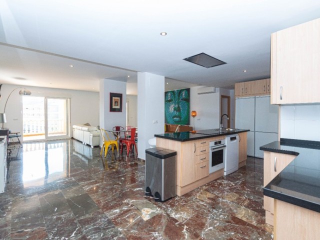 Apartamento con 4 Dormitorios  en Carvajal