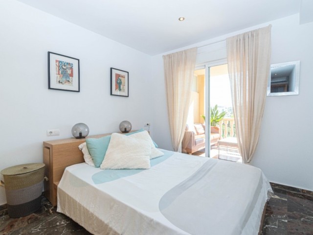 Apartamento con 4 Dormitorios  en Carvajal