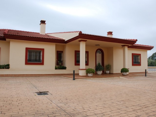 4 Makuuhuoneen Huvila Estepona