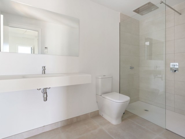 Apartamento con 2 Dormitorios  en Benalmadena Costa