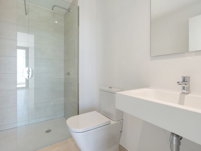 Apartamento con 2 Dormitorios  en Benalmadena Costa