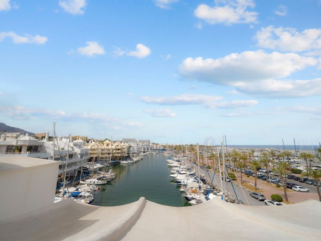 Apartamento con 4 Dormitorios  en Benalmadena Costa