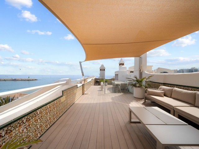Apartamento con 4 Dormitorios  en Benalmadena Costa