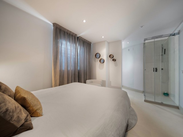Apartamento con 4 Dormitorios  en Benalmadena Costa