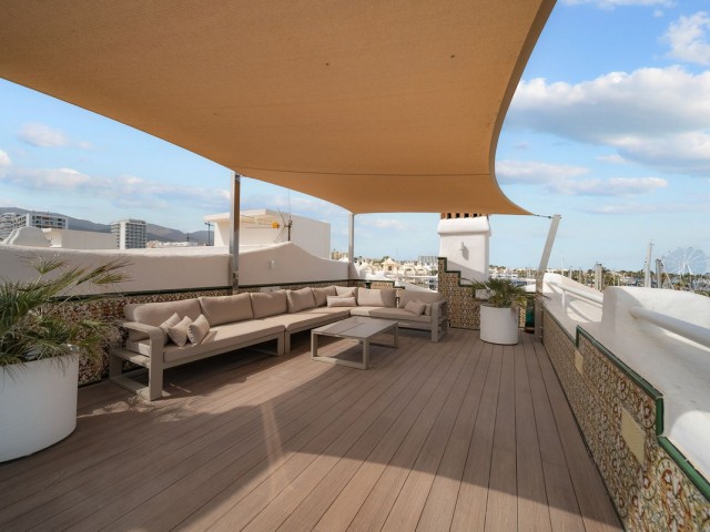 Apartamento con 4 Dormitorios  en Benalmadena Costa