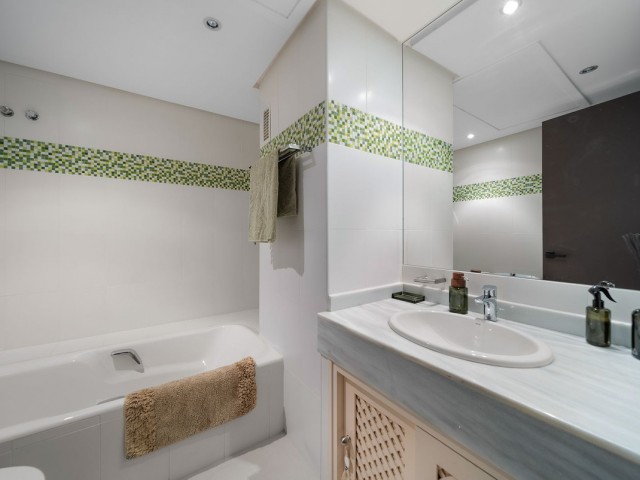 4 Bedrooms Apartment in Benalmadena Costa