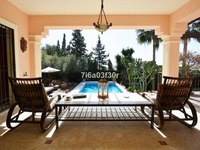 5 Bedrooms Villa in Nueva Andalucía