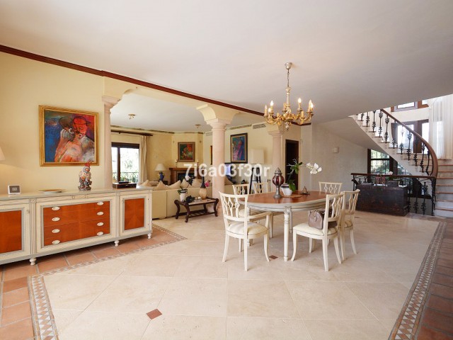 5 Makuuhuoneen Huvila Nueva Andalucía