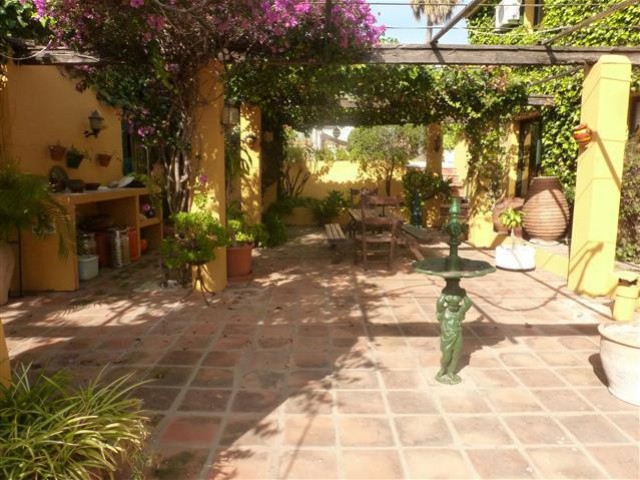 6 Bedrooms Villa in Estepona