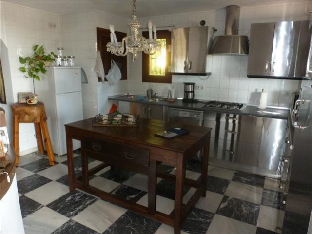 6 Bedrooms Villa in Estepona