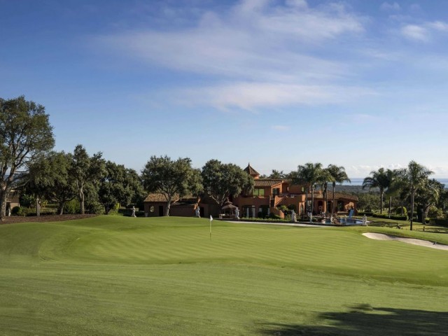  Grundstück in San Roque Club