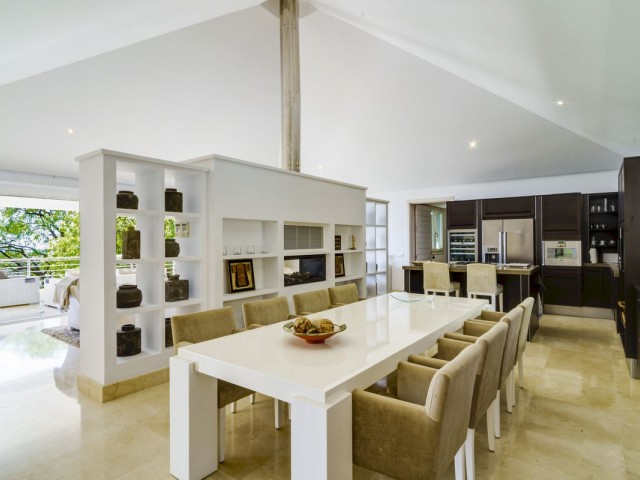 Villa con 5 Dormitorios  en El Madroñal