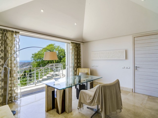 Villa con 5 Dormitorios  en El Madroñal