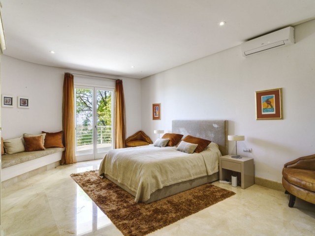Villa con 5 Dormitorios  en El Madroñal